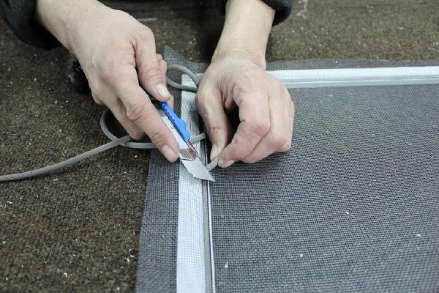 Как отремонтировать москитную сетку своими руками - 302030723