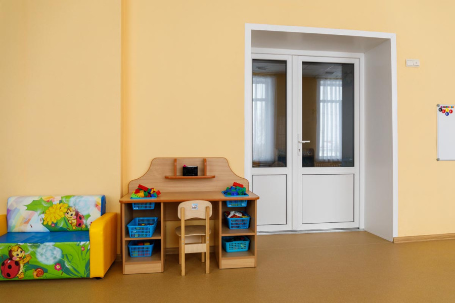 Двери пластиковые в детский сад – зона безопасных решений - 199287661