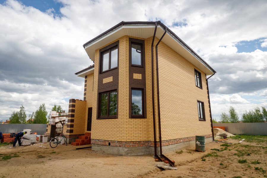 Пластиковые окна в загородном кирпичном доме - 323750195