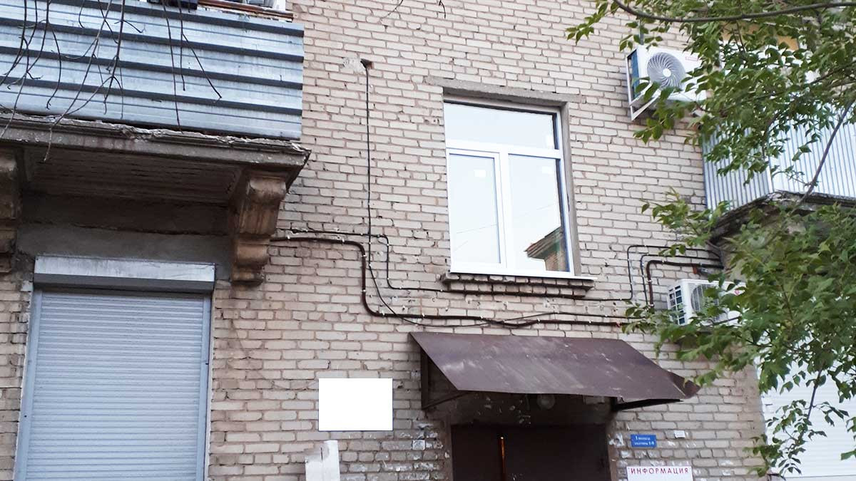 Новые окна в подъезд кирпичного дома в Электростали - 1406054891 Новые окна в подъезд кирпичного дома в Электростали - 1787042598