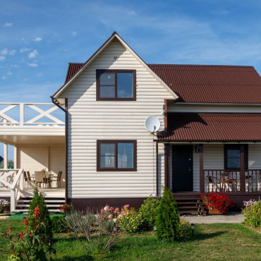 Коричневые пластиковые окна для дачного дома - 1390196955