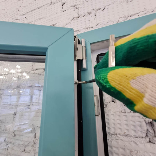 Дует из пластикового окна: способы решения проблемы - 455053542